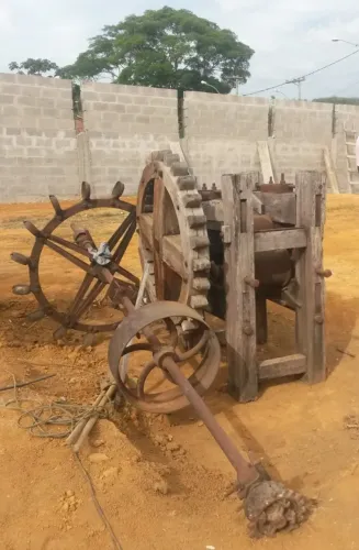 Moenda de Engenho de Cana-de-açúcar do século XIX