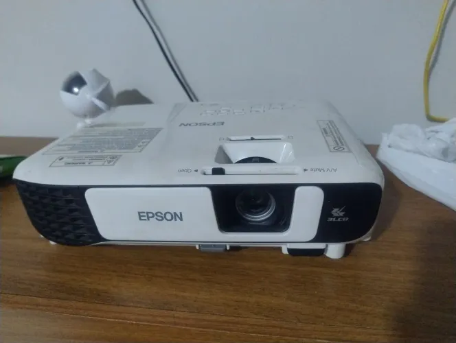 Projetor vendo ou troca por notebook computador