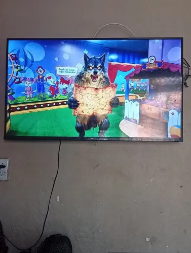 Televisão TCL 43 1 ano de uso