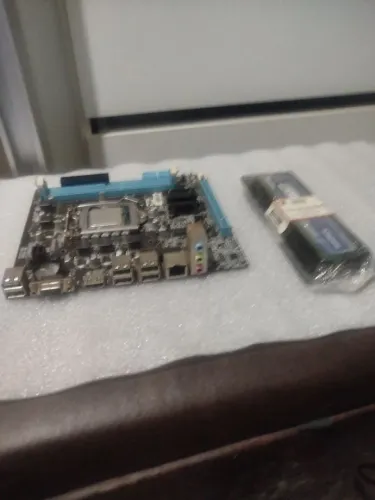 Kit placa mãe 775 DDR3 - 4 GB de memória, core I3