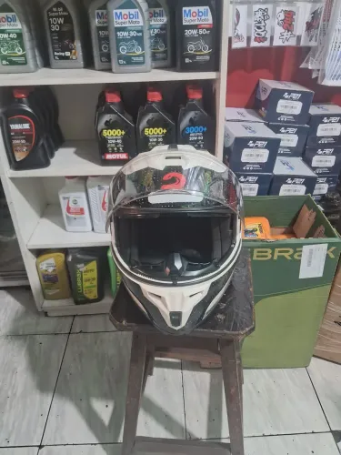 Capacete pouco utilizado.