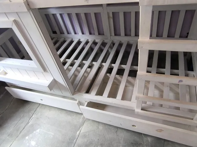 Cama grande, com escorregador usada, não acompanha colchão.Retirada nesse valor até dia 03