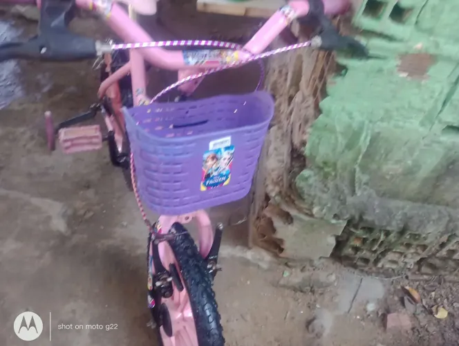 Bicicleta aro 16 da flozem semi nova sem marcas de ferrugens e sem defeitos nenhum