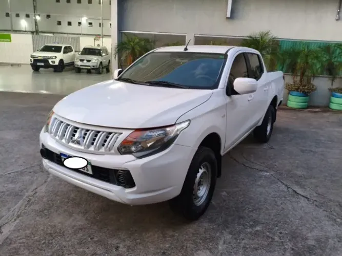 Mitsubishi L200 Triton Sport GLX 2.4 CD Diesel Mec. 2020