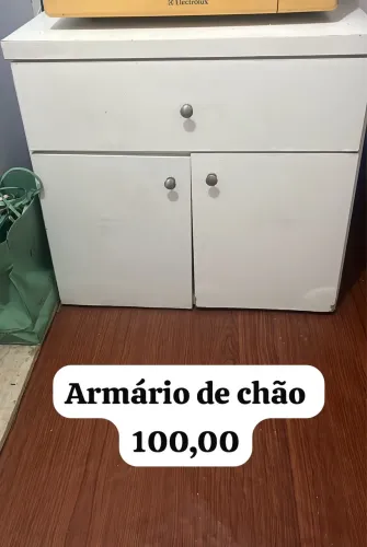 Armário de chão