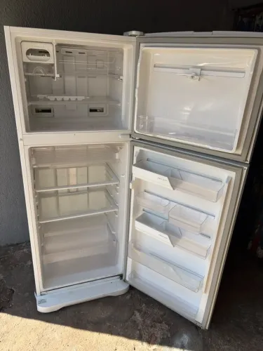 Geladeira electrolux duplex, frost free 450 litros, bem conservada, funcionando. ENTREGO