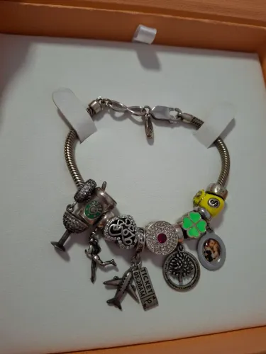 Pulseira Vivara com berloques