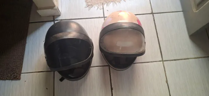 Vendo dois capacete usado