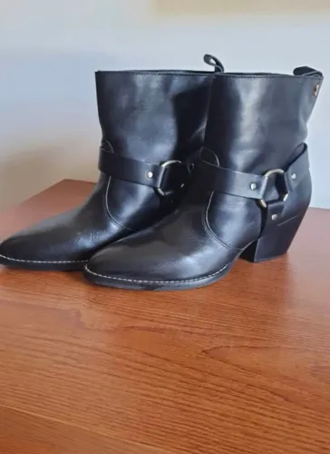 Bota em couro legítimo