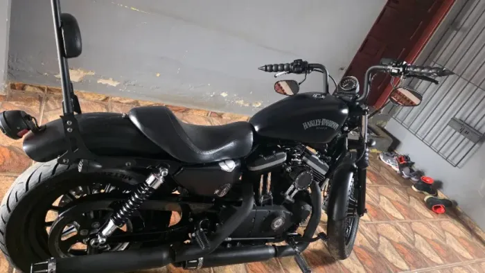 HARLEY DAVIDSON IRON 883