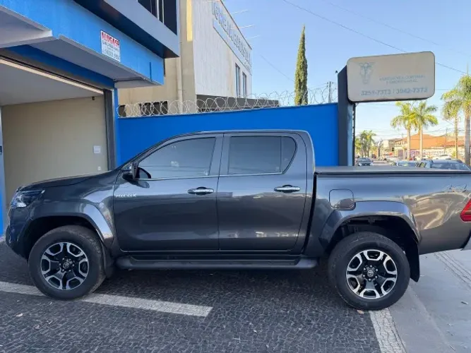 Toyota Hilux CD SRX 4X4 2.8 TDI 16V Diesel Aut. 2024
