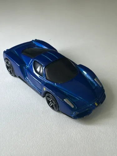 Vendo Miniatura Hot Wheels Ferrari Enzo - Azul - Escala 1:64