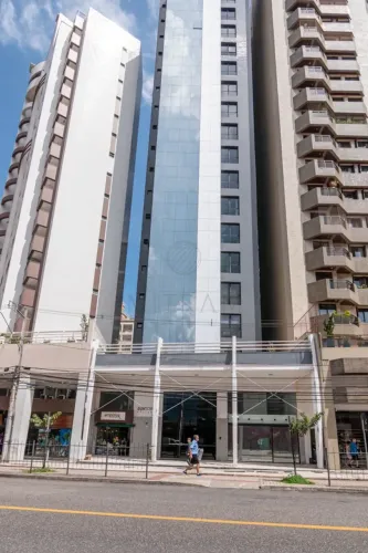 Conjunto comercial com 10 salas e 3 vagas no Batel