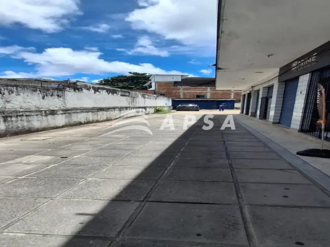 EXCELENTE ESTABELECIMENTO COMERCIAL NO 1º ANDAR, COM APROXIMADAMENTE 40 METROS QUADRADOS, 