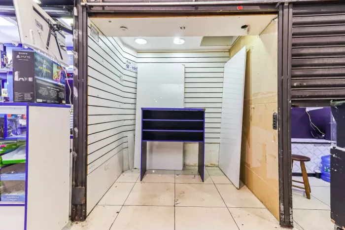 Loja em galeria na Rua Santa Ifigênia, 15 - Loja 15 D 5 m²