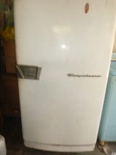 Geladeira retro Frigidaire anos 50