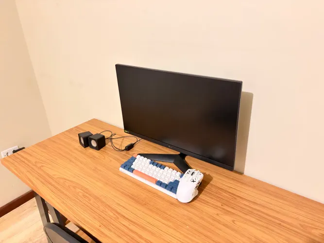 LG UltraGear 24? 180Hz IPS Gamer - Estado de Novo
