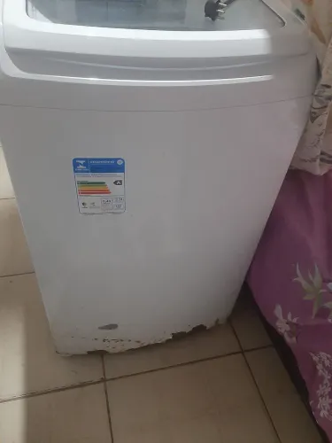 Maquina de lavar roupa toda perfeita , fucionando muito bem ,lavae centrifuga,