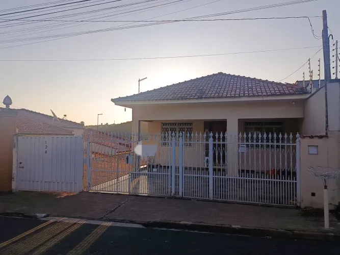 Casa para venda e locação, em São Pedro SP, bairro Vila Nova