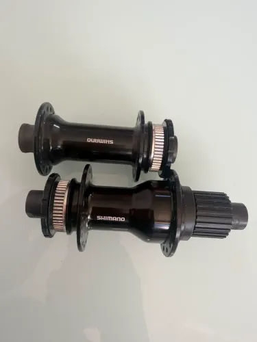 Par de Cubos shimano Boost Original 