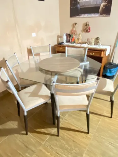 Mesa de jantar e mesa aparadora de vidro 