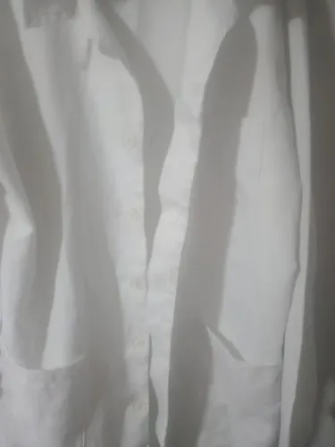 Jaleco branco com bolsos