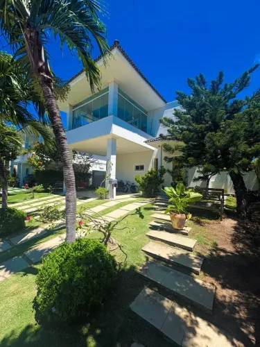 Casa de Luxo no Alphaville Fortaleza com 4 Suítes, Piscina e Pé Direito Duplo
