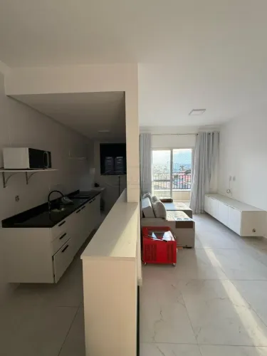 Apartamento com 2 dormitórios (1 suíte), varanda gourmet e elevador no Residencial Jardim