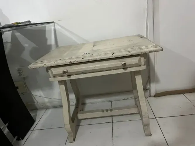 Mesa de cabeceira / Cômoda antiga