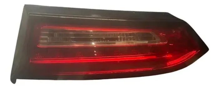 Lanterna Tampa T/d (14708041) Fiat Cronos 2018/2025 Direito/passageiro Vermelho