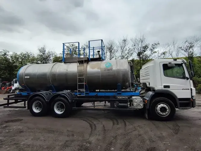 Caminhão Pipa Mercedes Benz 2426 Truck Inox