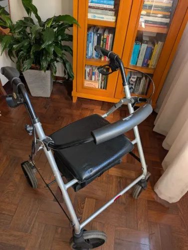 Andador Mercur com rodas e compartimento