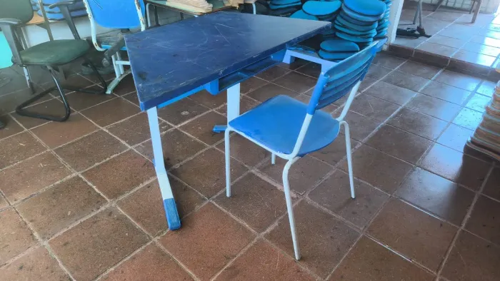 Conjunto mesa + cadeira professor