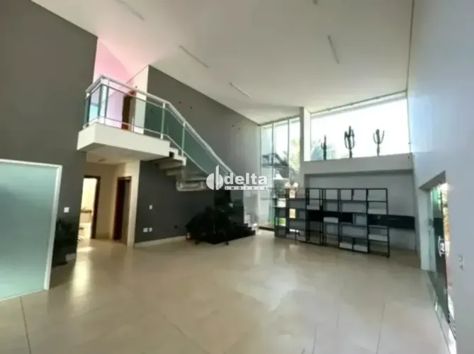 Casa residencial/comercial com 4 quartos sendo 2 suítes disponível para locação no bairro 