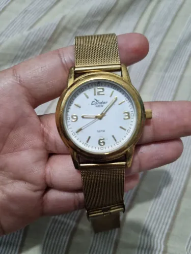 Relogio original condor dourado lindo so por a bateria e ser feliz