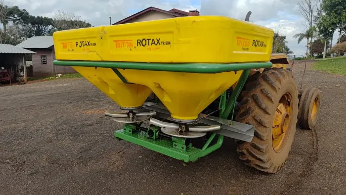 Distribuidor Triton rotax duplo 1300 litros.