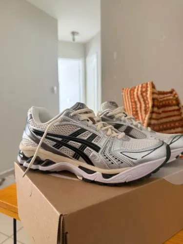 Tênis Asics Gel kayano 14 Cream black metallic plum