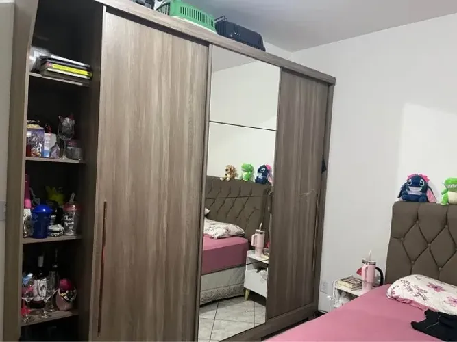 Guarda-roupa casal com espelho - amplo e espaçoso