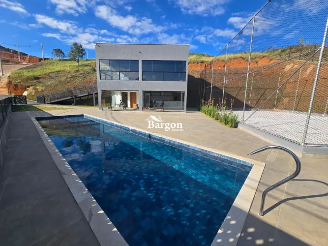 Lote em declive com 409,96 m² à venda no Bairro Marilândia em Juiz de Fora