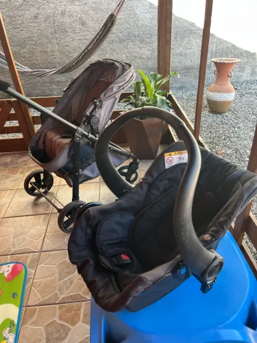 Carrinho de bebê + bebê conforto