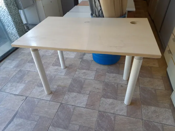 Mesa reta 4 pés - Usado 