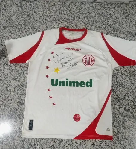 Camisa do América do Rio oficial ano 2009. Com autógrafo do ex jogador Luizinho