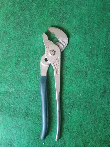 alicate bomba d'água ou alicate de extensão
