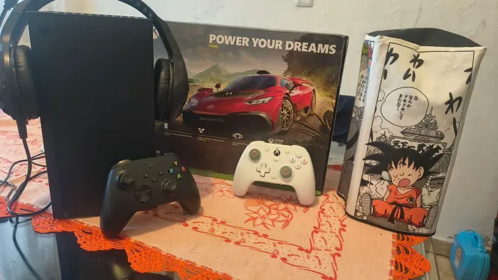 Xbox Series X Usado - Excelente Estado + 2 Controles + Headset + Capa Dragon Ball