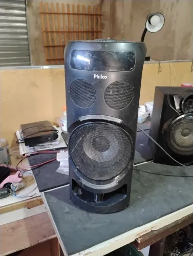 Vendo caixa de som blutuff Philco as vezes dá uma parada mais Eu uso normalmente