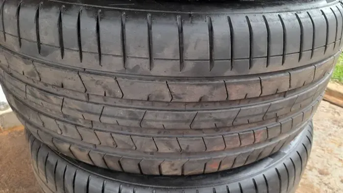 Pneu semi novo, 275/40/21 valor 1000 reais par.