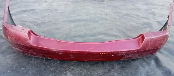 Parachoque Traseiro Clio Sedan 1999/2004 Vermelho c/detalhe