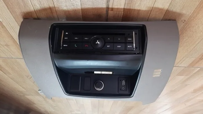 Acabamento Inferior C/rádio L200 Triton 