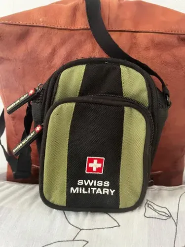 Pequena bolsa suisse military