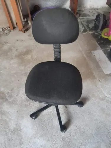 Vendo Uma Cadeira para Escritório com rodinhas Ótimo Estado